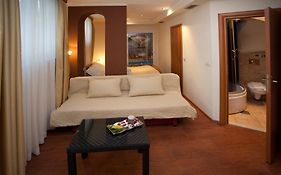 Authentic Luxury Rooms Guest House 4*